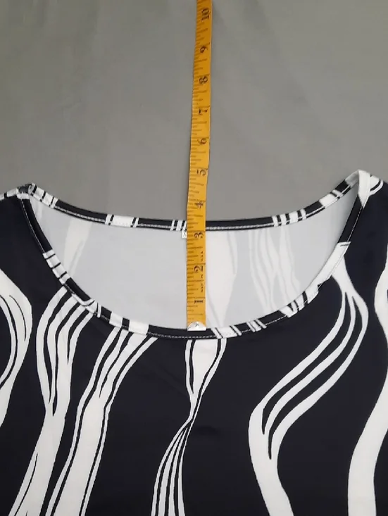 Women’s Black & White Sleeveless Wave-Print Top - Size XXL - Picture 5 of 11